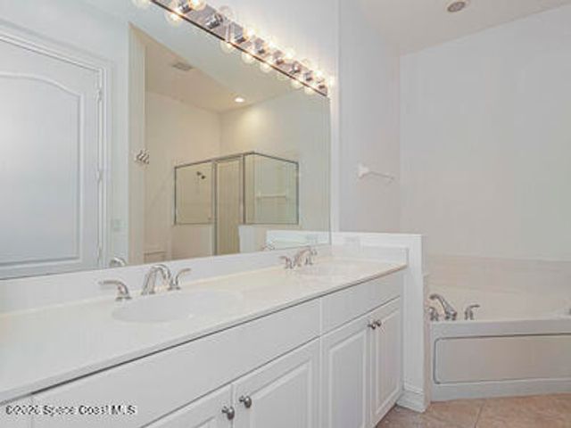 1835 Bridgepointe Circle 18, Vero Beach, FL 32967