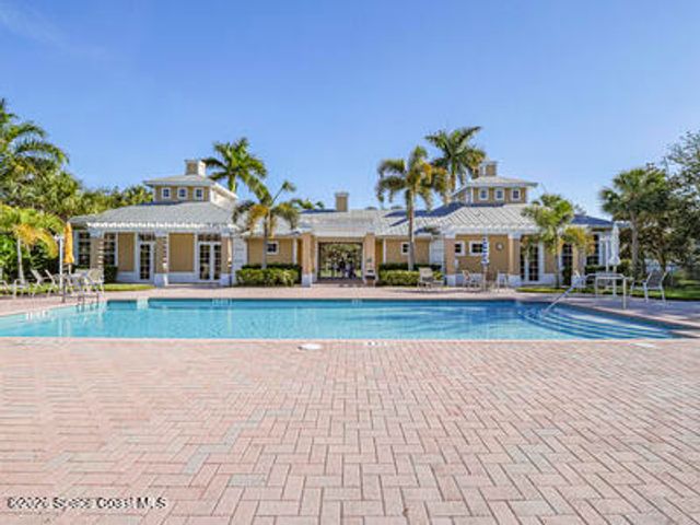1835 Bridgepointe Circle 18, Vero Beach, FL 32967