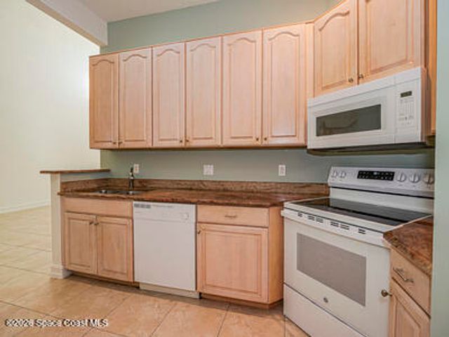 1835 Bridgepointe Circle 18, Vero Beach, FL 32967