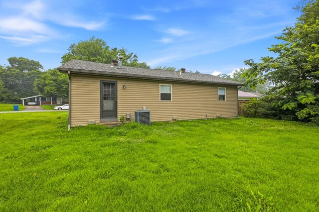 1324 S Estate Avenue, Springfield, MO 65804