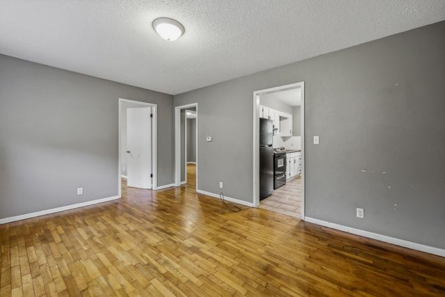 1324 S Estate Avenue, Springfield, MO 65804