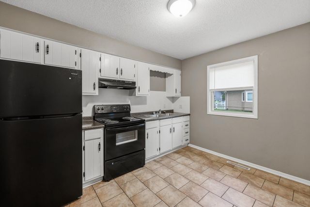 1324 S Estate Avenue, Springfield, MO 65804