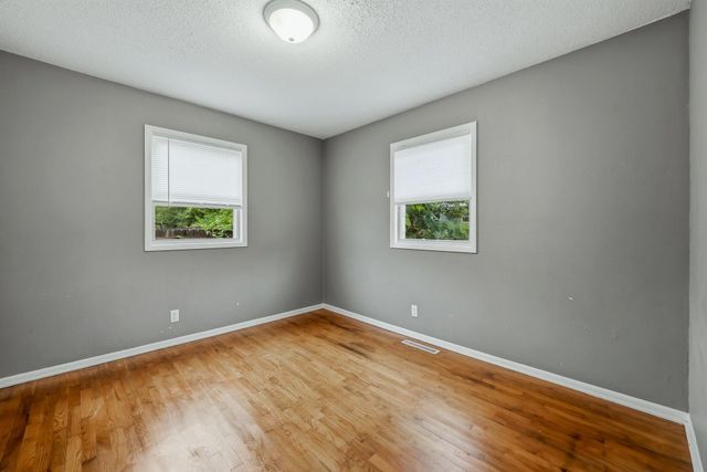 1324 S Estate Avenue, Springfield, MO 65804