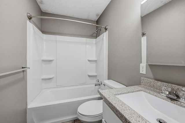 1324 S Estate Avenue, Springfield, MO 65804