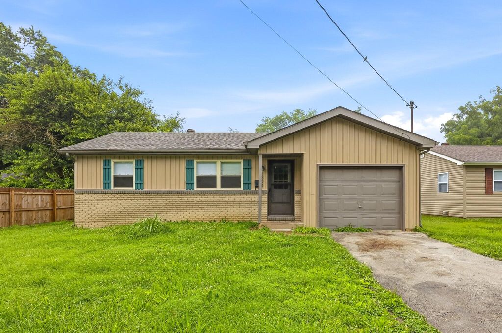 1324 S Estate Avenue, Springfield, MO 65804
