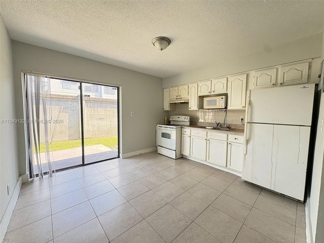3960 NW 30th Ter 4, Lauderdale Lakes, FL 33309