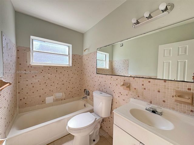 3960 NW 30th Ter 4, Lauderdale Lakes, FL 33309