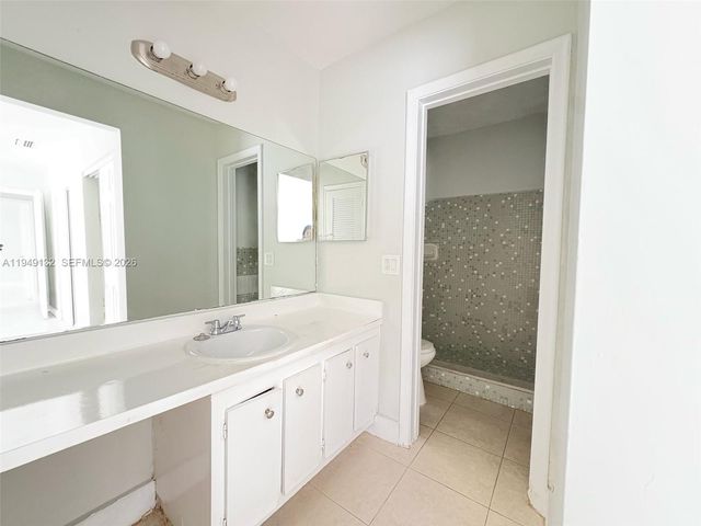 3960 NW 30th Ter 4, Lauderdale Lakes, FL 33309