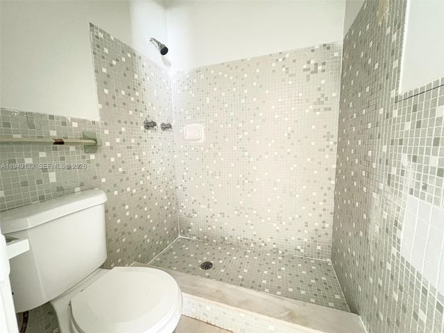 3960 NW 30th Ter 4, Lauderdale Lakes, FL 33309