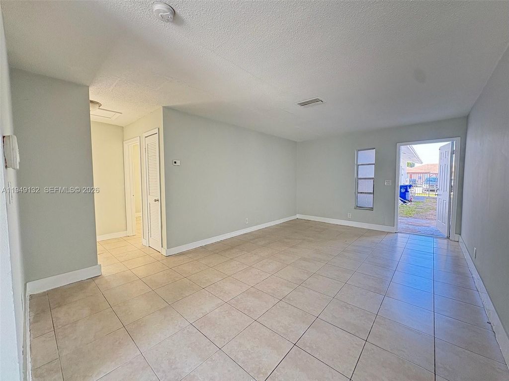 3960 NW 30th Ter 4, Lauderdale Lakes, FL 33309