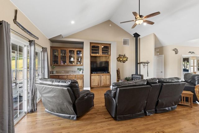 6554 Usher Dr, Valley Springs, CA 95252
