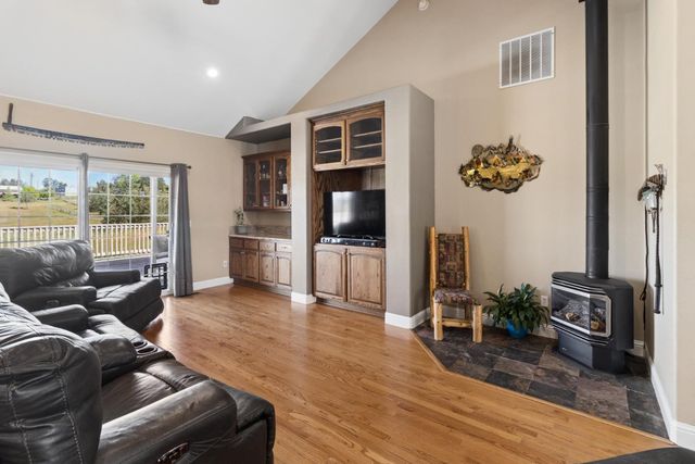 6554 Usher Dr, Valley Springs, CA 95252