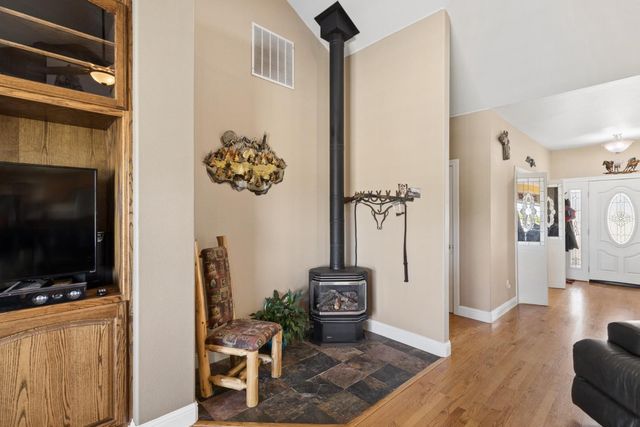 6554 Usher Dr, Valley Springs, CA 95252