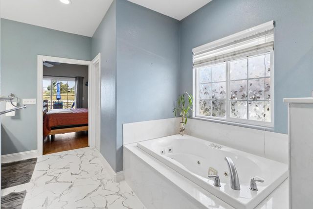 6554 Usher Dr, Valley Springs, CA 95252