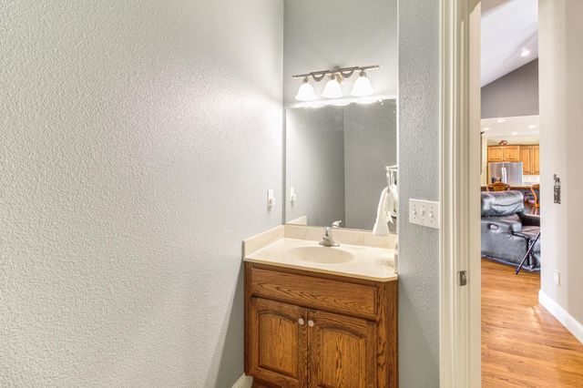 6554 Usher Dr, Valley Springs, CA 95252