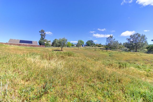 6554 Usher Dr, Valley Springs, CA 95252