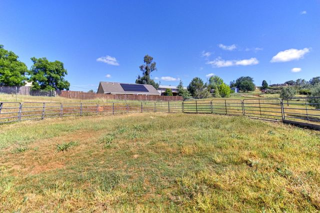 6554 Usher Dr, Valley Springs, CA 95252