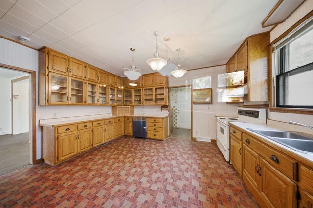 42 Church Street, Houlton, WI 54082