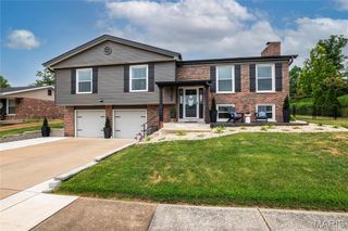5162 Towne Centre Drive, St Louis, MO 63128