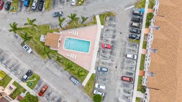 9187 Fontainebleau Blvd 405-5, Miami, FL 33172