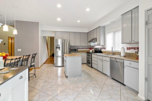 2065 Anton Way, Shakopee, MN 55379