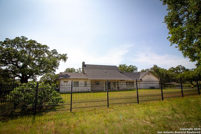 8333 TRIPLE CROWN, Boerne, TX 78015