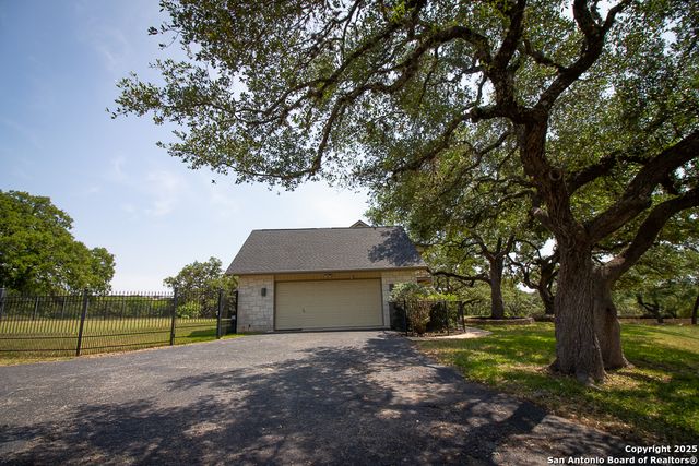 8333 TRIPLE CROWN, Boerne, TX 78015