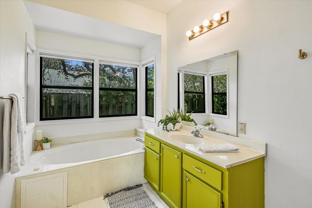 160 Donna DR, Wimberley, TX 78676