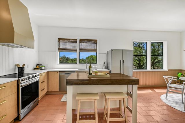 160 Donna DR, Wimberley, TX 78676
