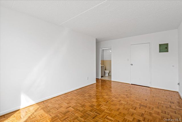 14477 Roosevelt Avenue 3D, Flushing, NY 11354