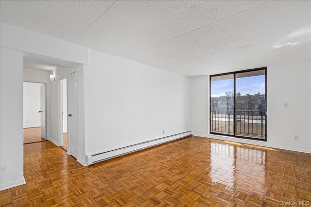 14477 Roosevelt Avenue 3D, Flushing, NY 11354