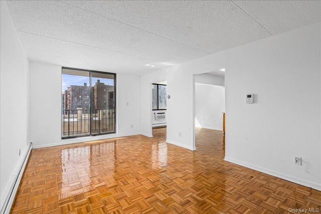 14477 Roosevelt Avenue 3D, Flushing, NY 11354