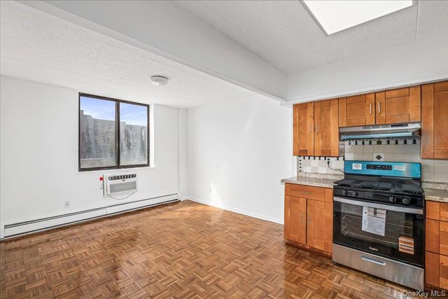 14477 Roosevelt Avenue 3D, Flushing, NY 11354
