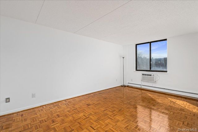 14477 Roosevelt Avenue 3D, Flushing, NY 11354