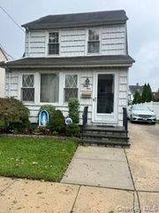 34 Harvard Street, Williston Park, NY 11596