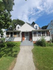 309 Lexington St R, Springfield, MA 01104
