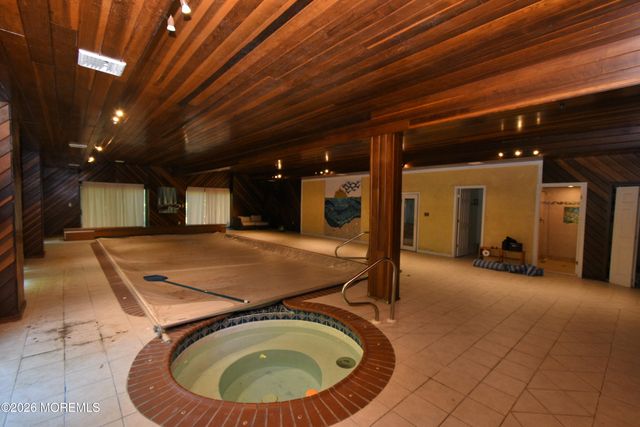 32 Takolusa Drive, Holmdel, NJ 07733
