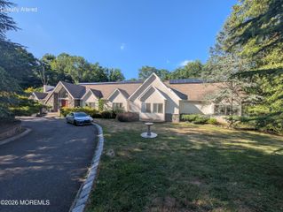 32 Takolusa Drive, Holmdel, NJ 07733