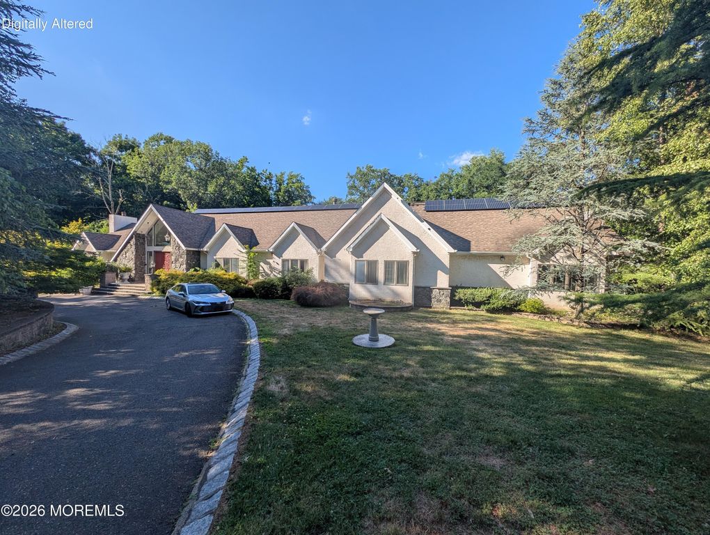 32 Takolusa Drive, Holmdel, NJ 07733