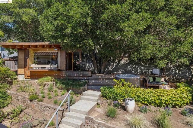 122 Vicente Rd, Berkeley, CA 94705