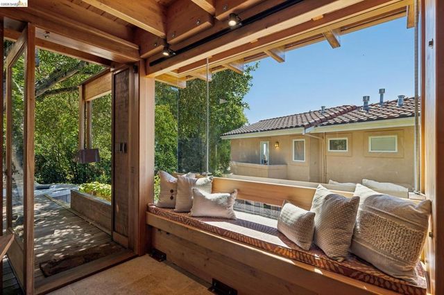 122 Vicente Rd, Berkeley, CA 94705