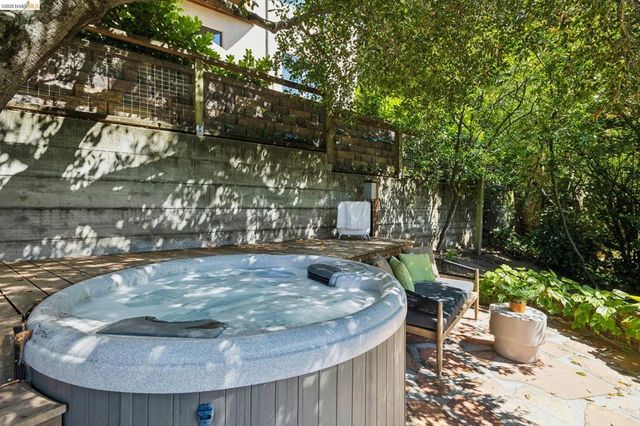 122 Vicente Rd, Berkeley, CA 94705