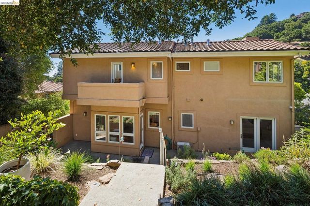 122 Vicente Rd, Berkeley, CA 94705
