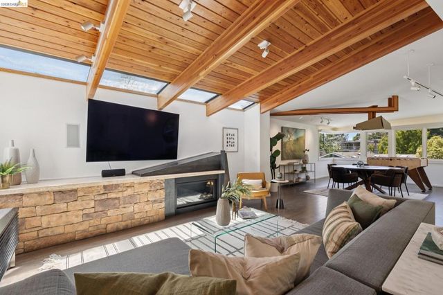 122 Vicente Rd, Berkeley, CA 94705