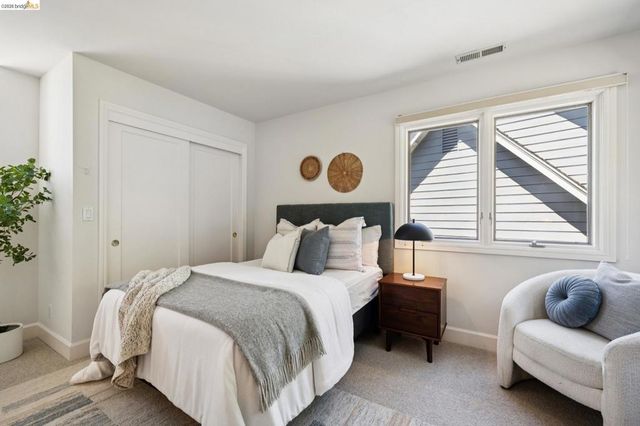 122 Vicente Rd, Berkeley, CA 94705