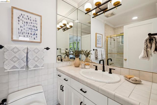 122 Vicente Rd, Berkeley, CA 94705