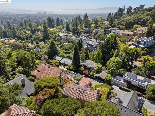 122 Vicente Rd, Berkeley, CA 94705