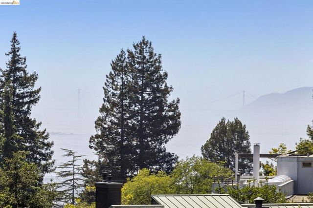 122 Vicente Rd, Berkeley, CA 94705