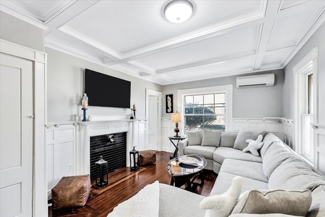 388 Sea St, Barnstable, MA 02601