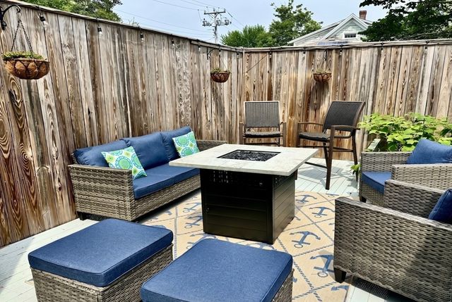 388 Sea St, Barnstable, MA 02601